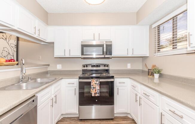 2 beds, 2 baths, 900 sqft, $919