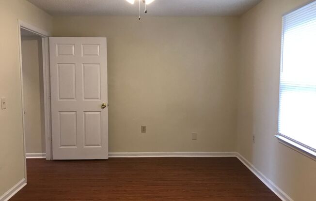 2 beds, 1.5 baths, $1,300, Unit 106