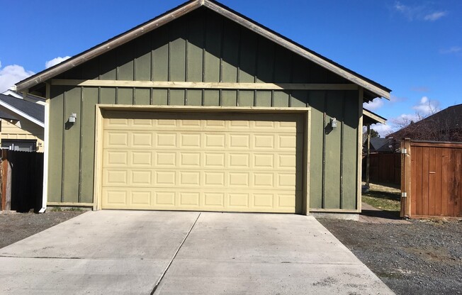 Charming Home at Views at Oaktree 3/2 Home! 3059 NE Yellow Ribbon Dr.