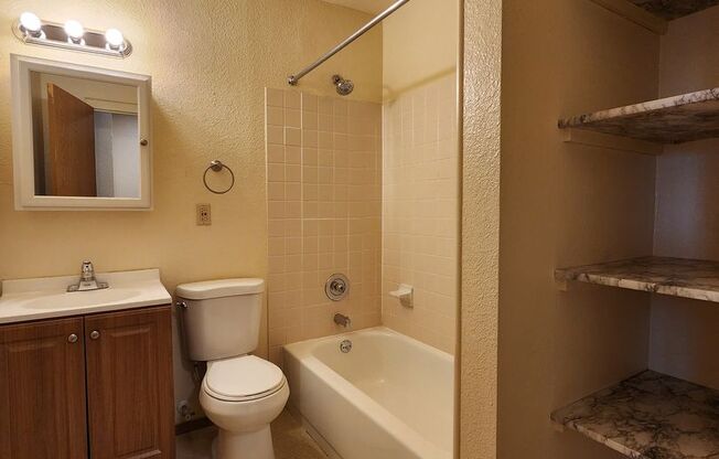 1 bed, 1 bath, 465 sqft, $1,100, Unit 312