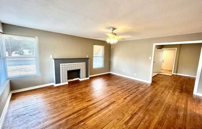 Pre-Leasing - 2 bed 1 bath Close to Tech!