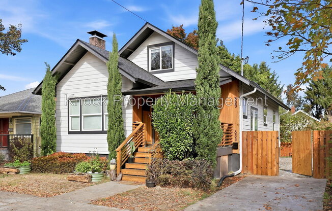 2 beds, 1 bath, 936 sqft, $1,700, Unit B