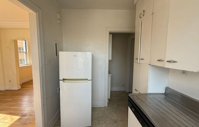 2 beds, 2 baths, 1,303 sqft, $2,200, Unit New King Edward  401