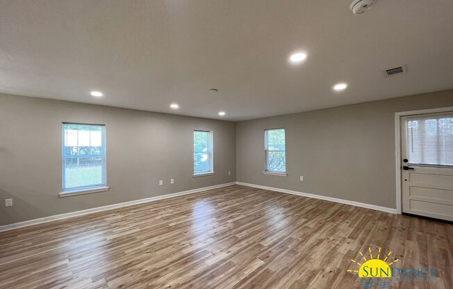 Fully remodeled interior Home in Crestview!