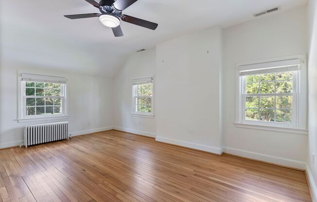 3 beds, 2.5 baths, $5,228