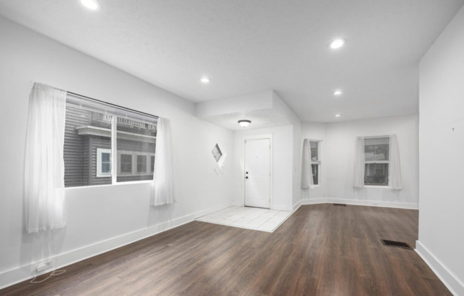 443 Barth SE - Beautifully remodeled home