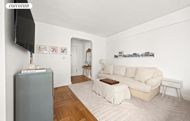 Studio, 1 bath, $4,300, Unit 2L