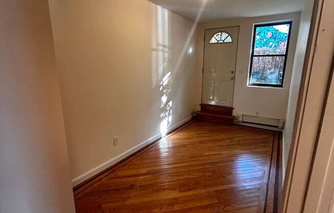 3 beds, 1 bath, $6,500, Unit GARDEN