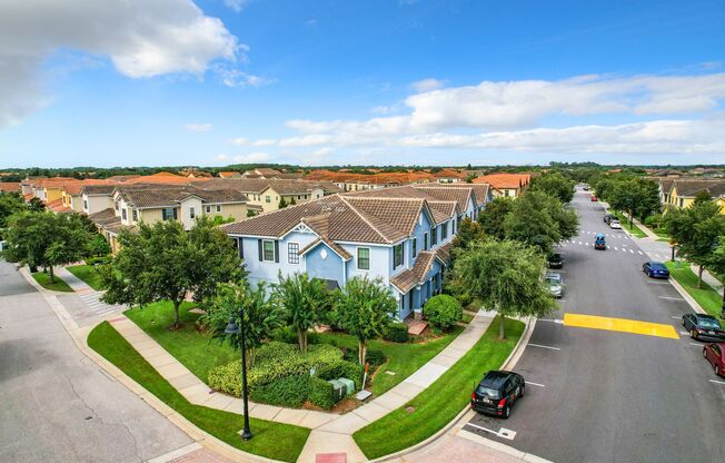 Wonderfull 2 bedroom, 2.5 bath Townhome in South Orlando! WASHER & DRYER INCLUDED!