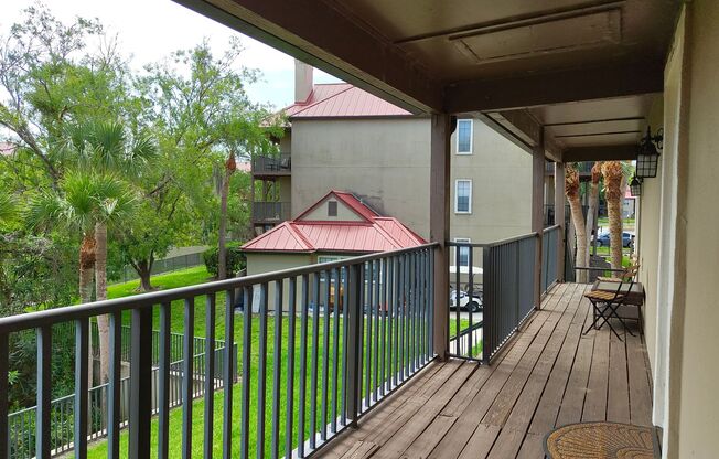 Gated, Updated 2 bedroom, 1 bath Condo in Oasis Pearl Lake