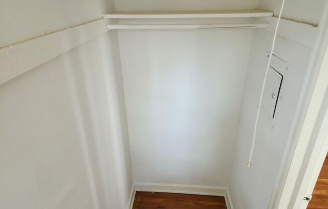 2 beds, 1 bath, 897 sqft, $2,335, Unit G-14