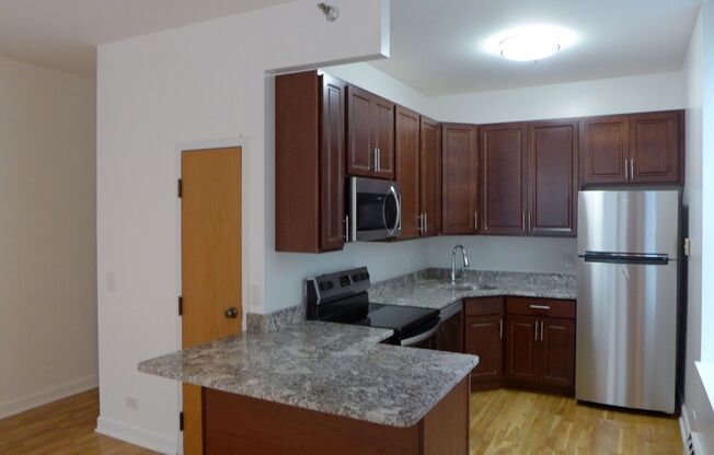 1 bed, 1 bath, 700 sqft, $2,050, Unit 12B
