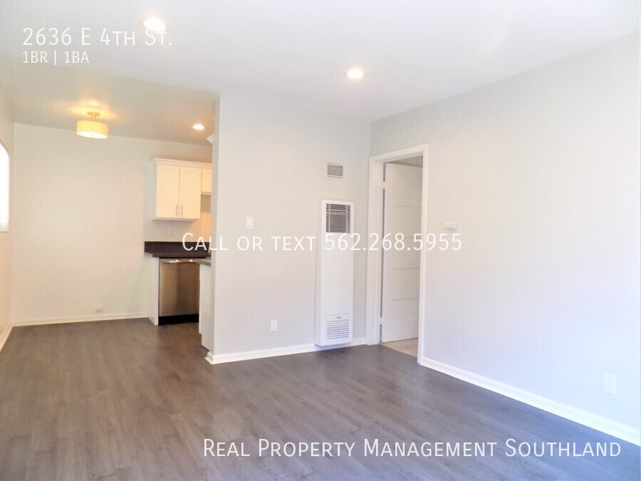 2636 E 4 ST