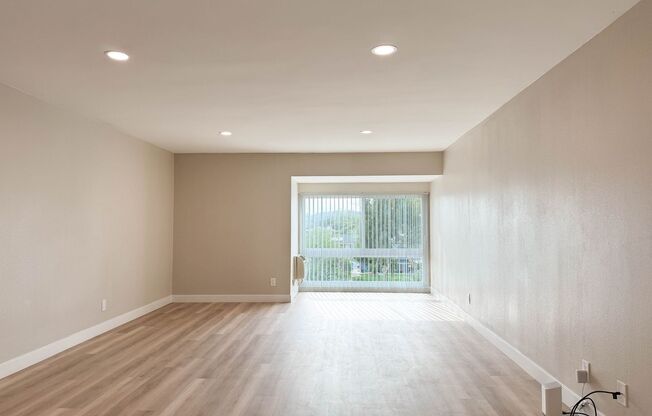 1 bed, 1 bath, $2,100, Unit 38