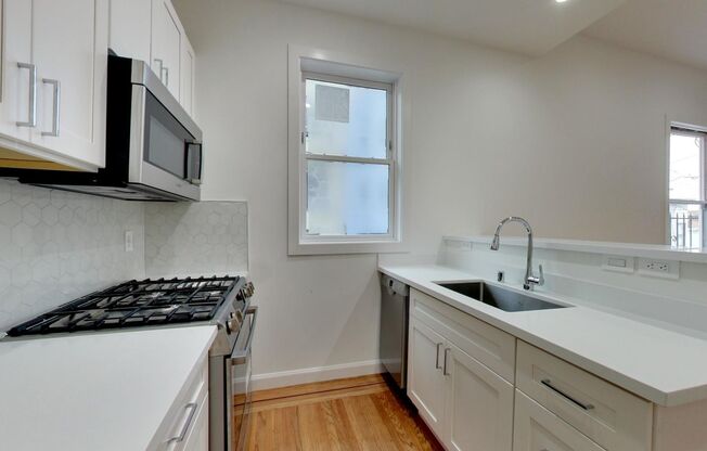 8 JANSEN ST