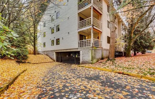 2 Bedroom Corner Unit, excellent location!!