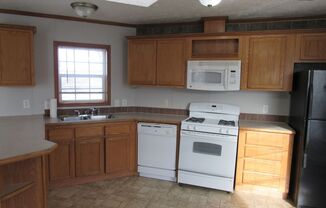 3 beds, 2 baths, $950