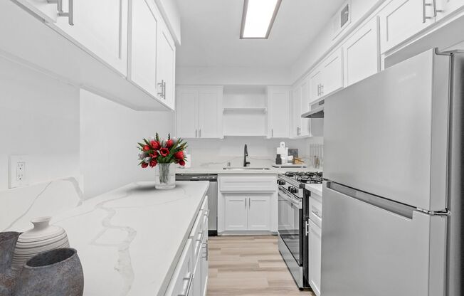 2 beds, 1 bath, 880 sqft, $1,695, Unit 141