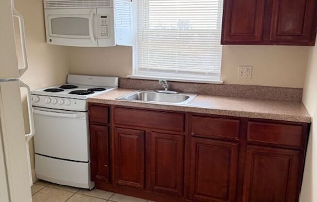 1 bed, 1 bath, $995, Unit 0027BTH