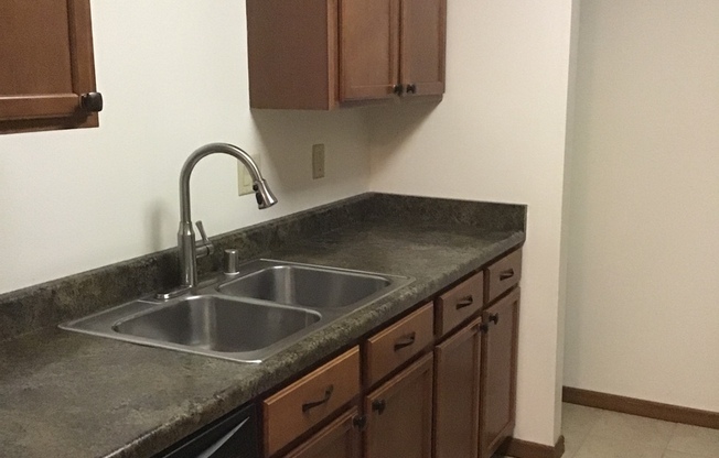 2 beds, 1 bath, 965 sqft, $1,650, Unit 7726RC