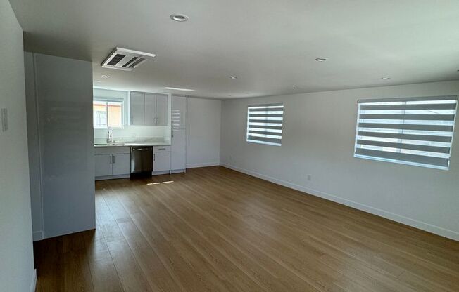 Spacious 1000 Sq. Ft. Single-Floor Back ADU in a 2-Story Duplex – Burbank