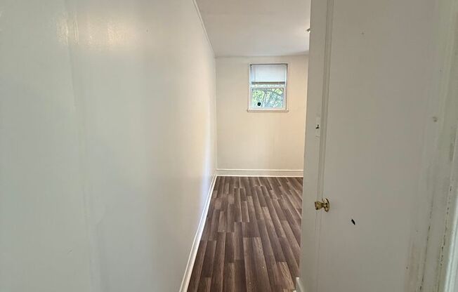 2 beds, 1 bath, $1,200, Unit #1