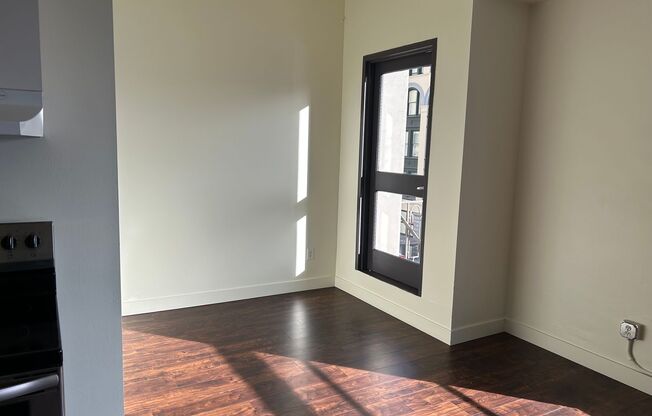 1 bed, 1 bath, 1,033 sqft, $2,936, Unit 1023-306