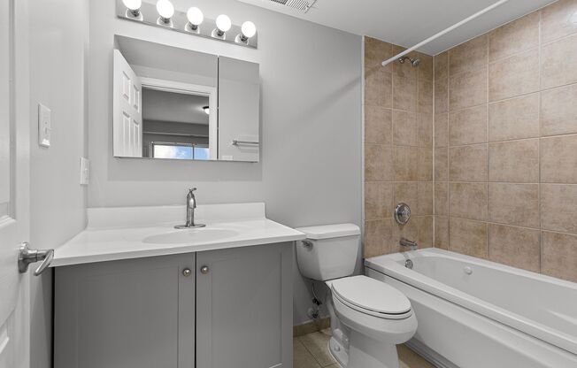 2 beds, 2 baths, 900 sqft, $2,550, Unit 512