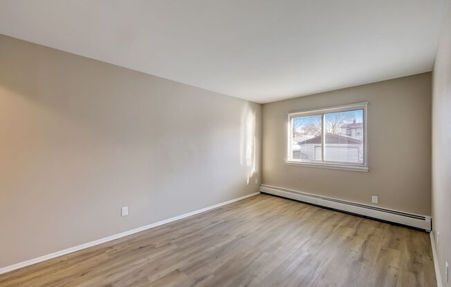 2 beds, 1 bath, $1,299