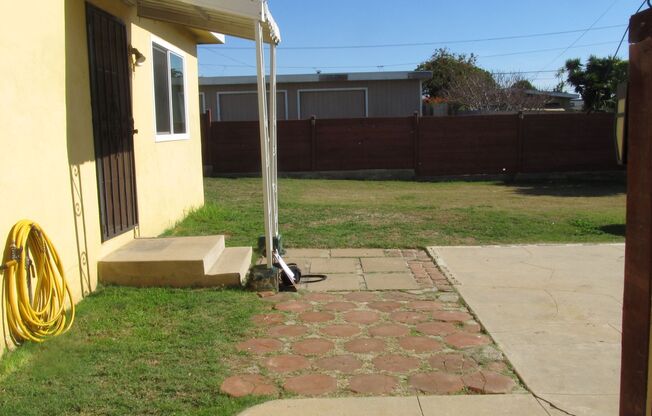Quiet 2 bedroom back house
