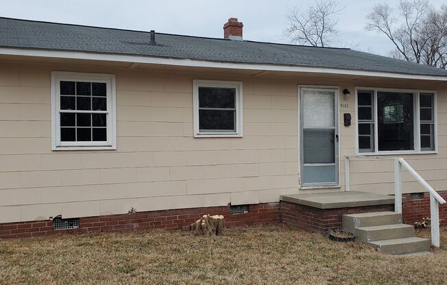 3 Bedroom 1 Bathroom House!