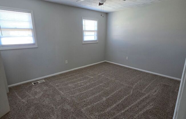 2 beds, 1 bath, 950 sqft, $875, Unit 38