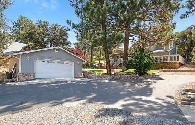 Updated 3 Bedroom, 2 Bathroom split level House tucked away in Pine Valley