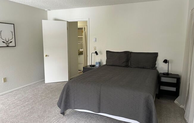 2 beds, 1.5 baths, $2,700, Unit #G3