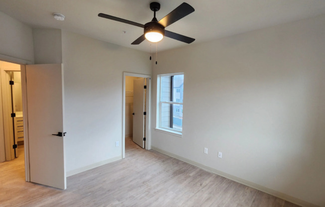 2 beds, 1 bath, 913 sqft, $1,900, Unit B-306