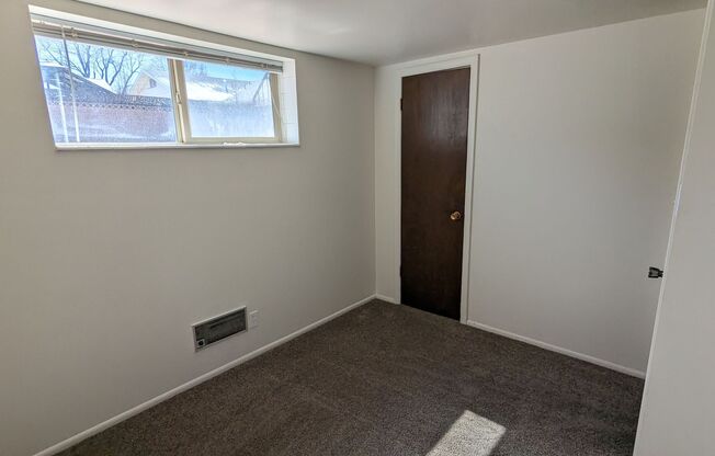 2 beds, 1 bath, $900, Unit 3