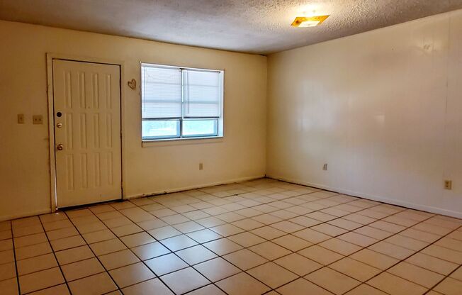 2 beds, 1 bath, $755, Unit APT# 7