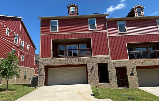 Brand New Three Bed Townhome- Fayetteville AR!