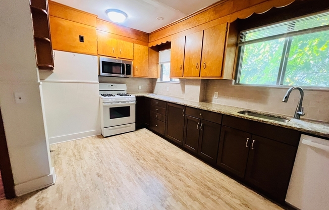 16 RUSSELL RD