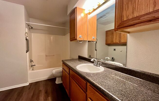 2 beds, 1 bath, $1,175, Unit UNIT B