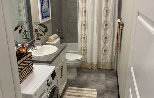 Studio, 1 bath, 655 sqft, $700, Unit 1705