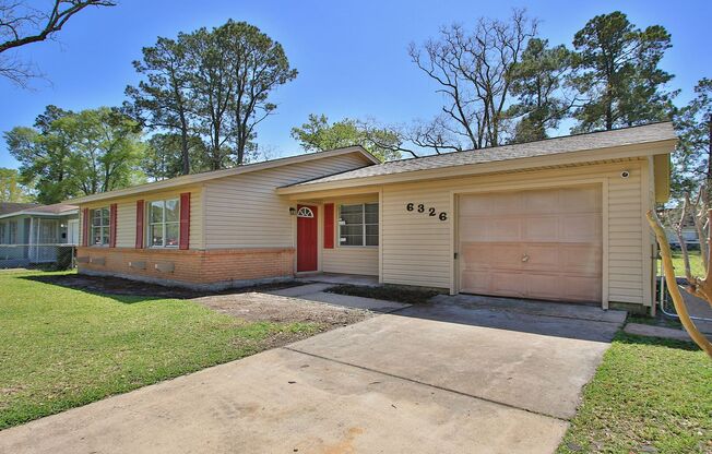 Move In Ready in 77016!  3 Bedroom / 1.5 Bathroom