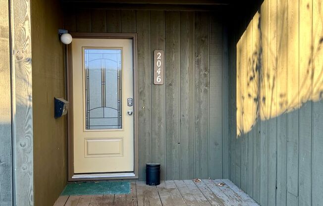 Available in July! Pet Friendly Fully Furnished Townhouse close to Hospitals, UAA