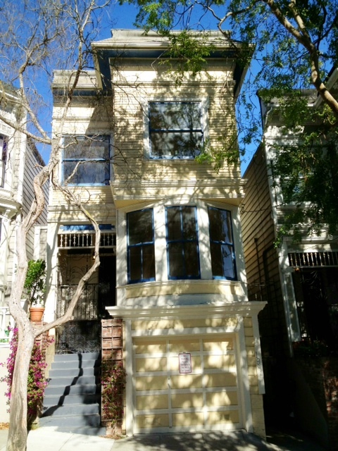 Stunning large Classic Pacific Heights Flat with lots of light, hardwood floors, washer/dryer, great location!