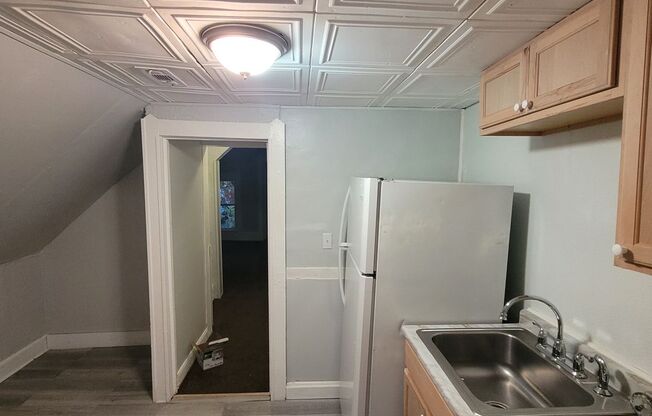 2 beds, 1 bath, $900, Unit Up