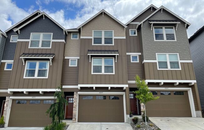 LUXURY 4 Bed Camas Townhome! Gated Community With Over-Sized Tandem Garage! Camas School District! Fenced Backyard!