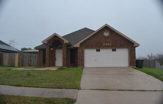 3 beds, 2 baths, $1,300