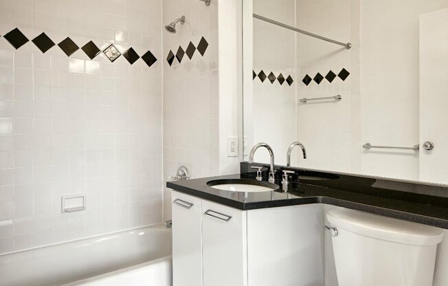 1 bed, 1 bath, 606 sqft, $5,289, Unit PH1N