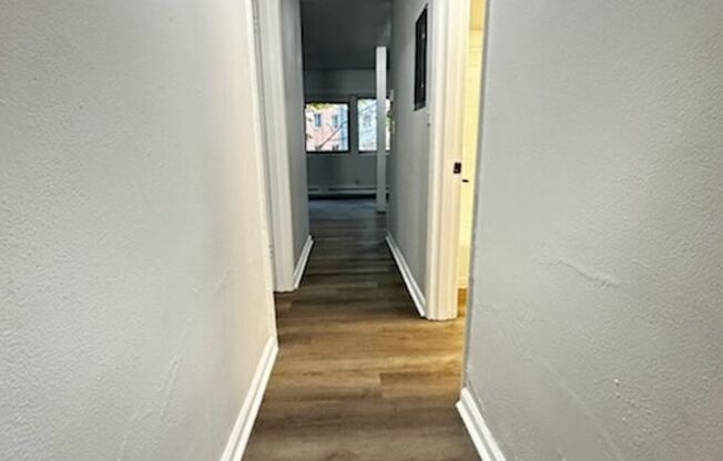 1 bed, 1 bath, 607 sqft, $1,395, Unit 105