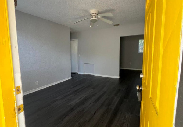 703 N 5 ST